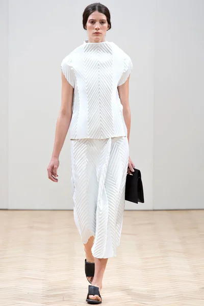 Look 19